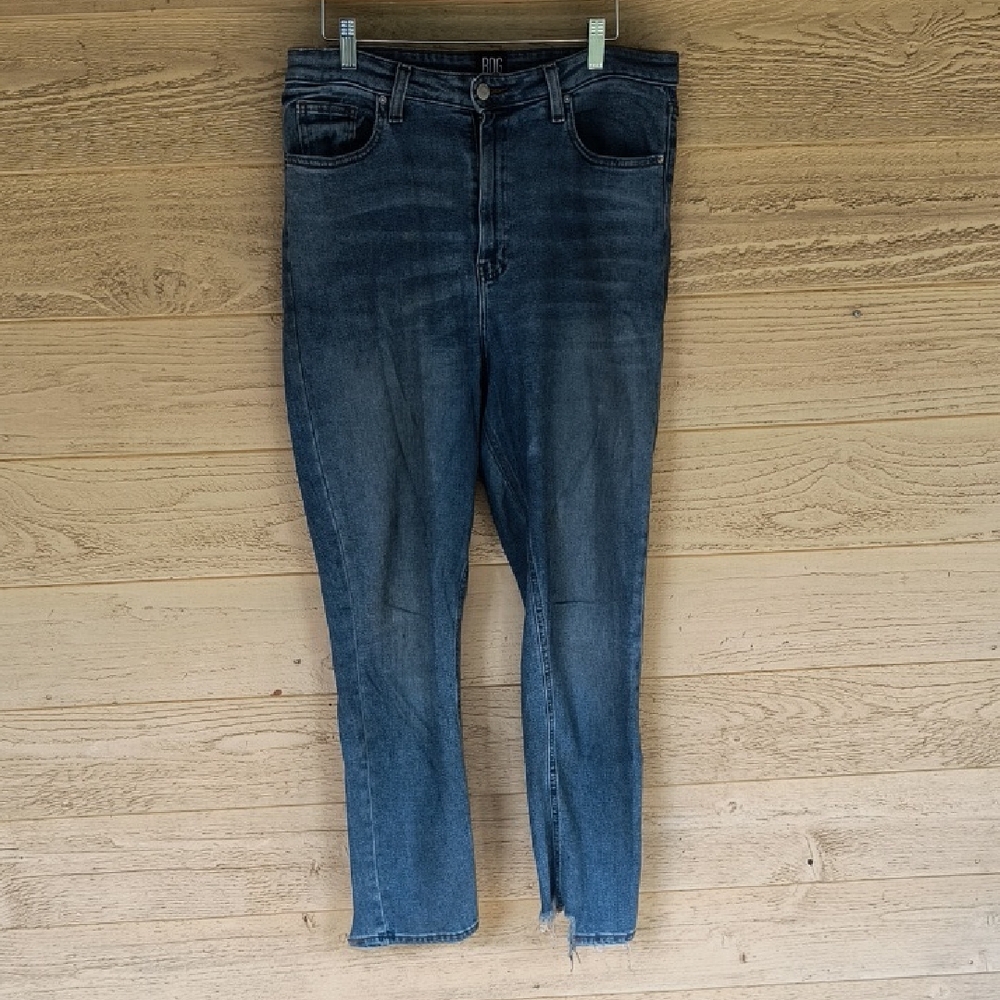 BDG Urban Outfitters Girlfriend High-rise Distressed Jeans